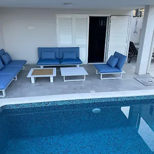 vila-palarva.hotels-in-trogir.com/