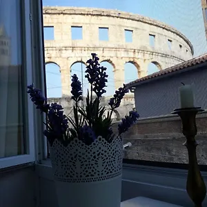 amphiteater-art-apartman.pula-hotels.org/